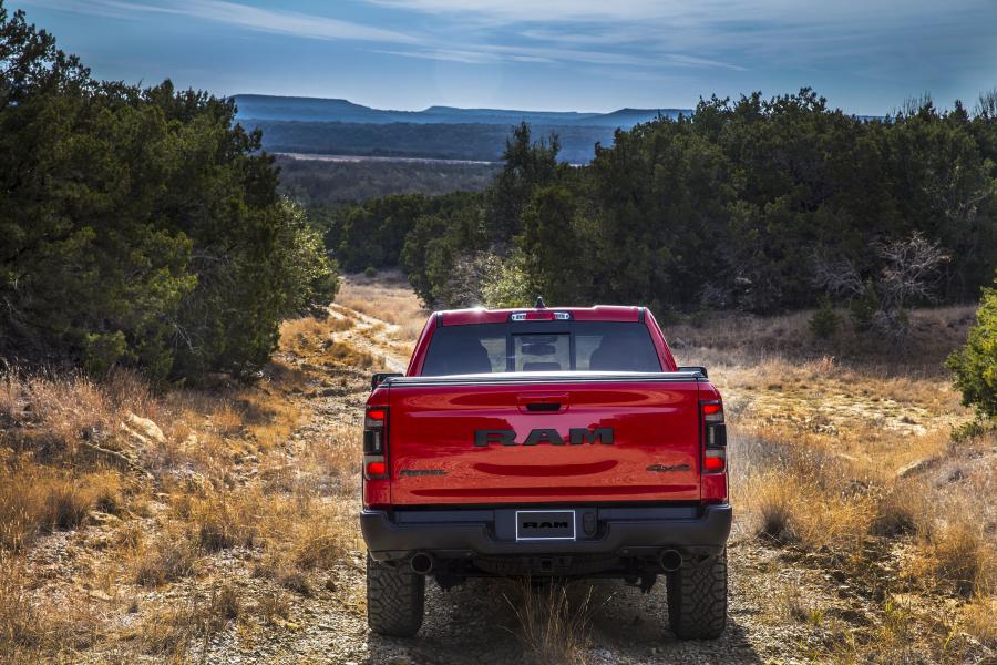  Dodge Ram 1500 Rebel Quad Cab (DT) 2018 года  (фото 28 из 36)